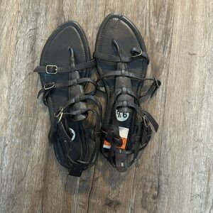 REACTION BY KENNETH COLE DARK BROWN SANDALS (9.5)